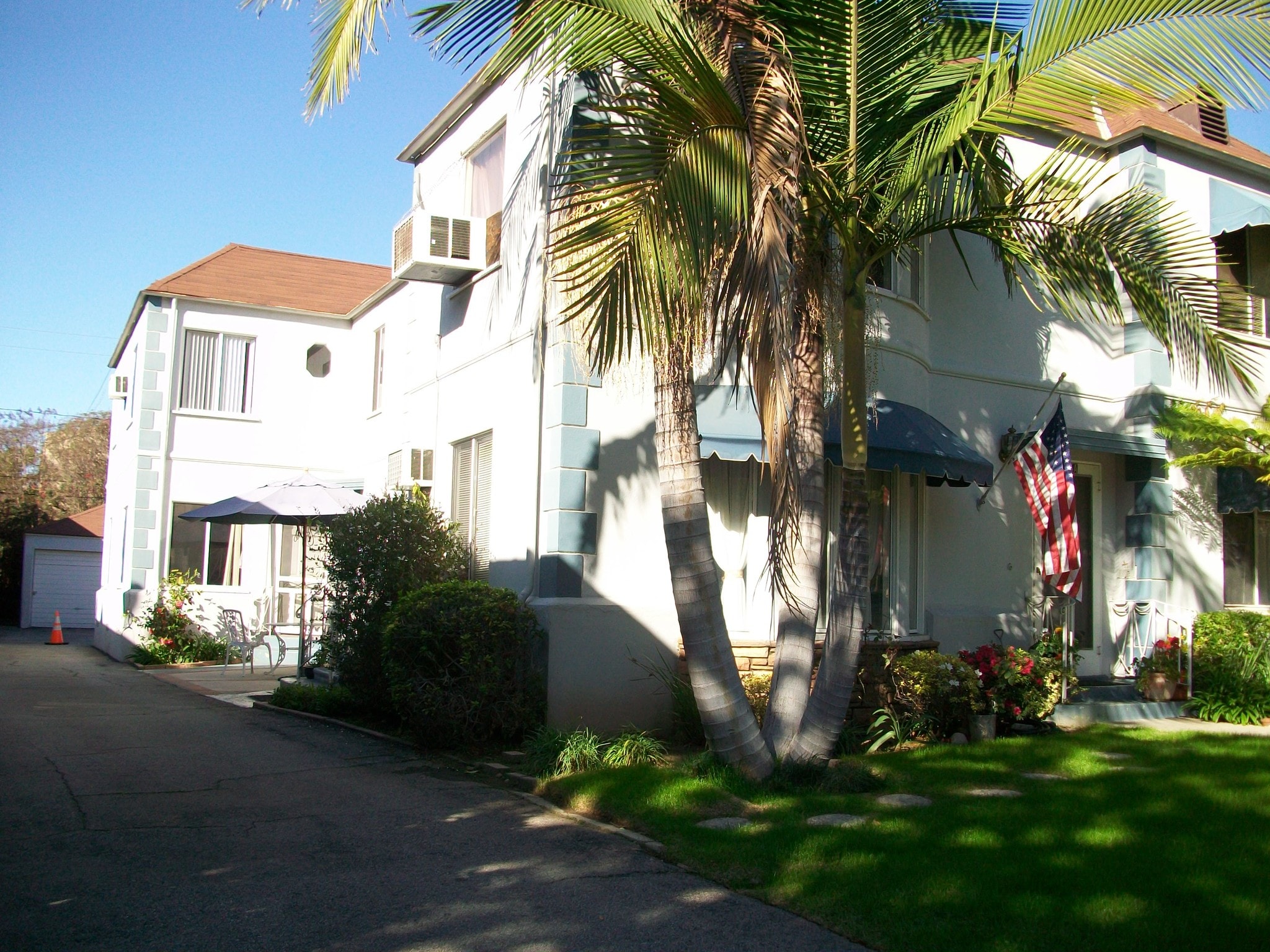 #D / 2ND FL UNIT / 1100 SF - 305 N Palm Ave