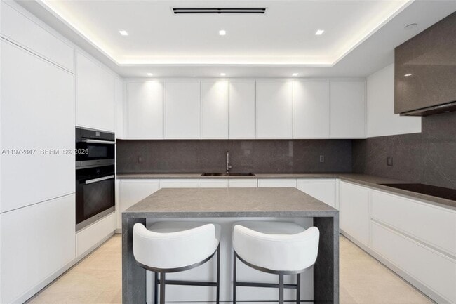 Building Photo - 100 South Pointe Dr