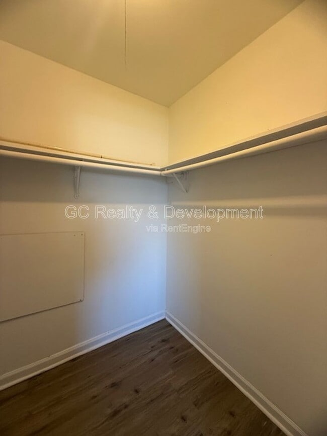 Building Photo - 808 College Blvd