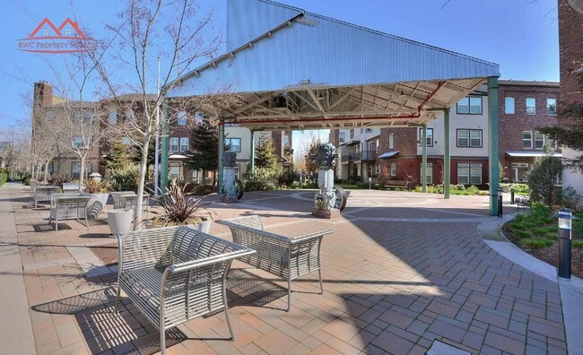 Building Photo - Charming 1 Bedroom/1 Bath Condo with Private Backyard & Double Parking Spaces