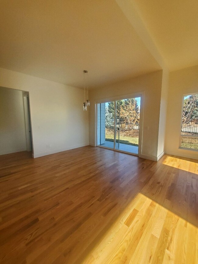 Building Photo - Beautiful  Eagle home