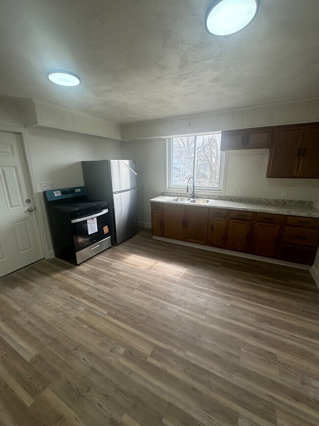 Building Photo - 2310 Jenny Lind St