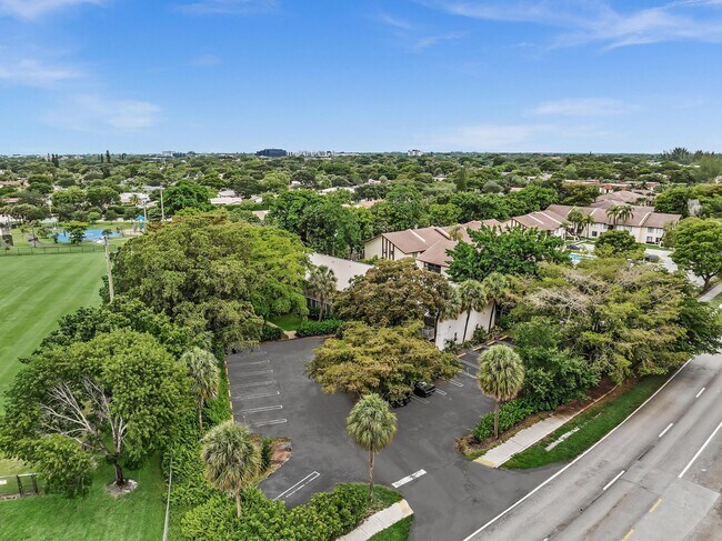 Building Photo - 2510 Riverside Dr