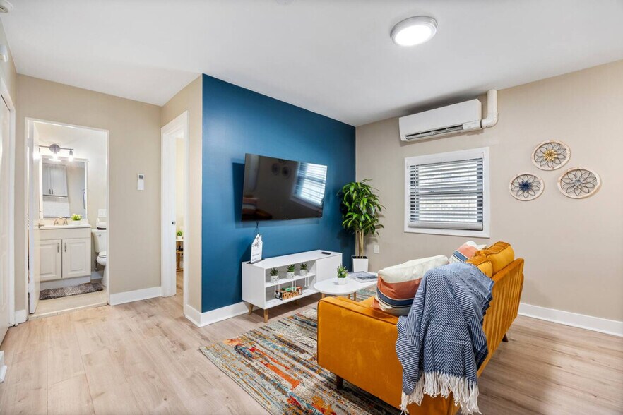 Building Photo - 1009 Front St