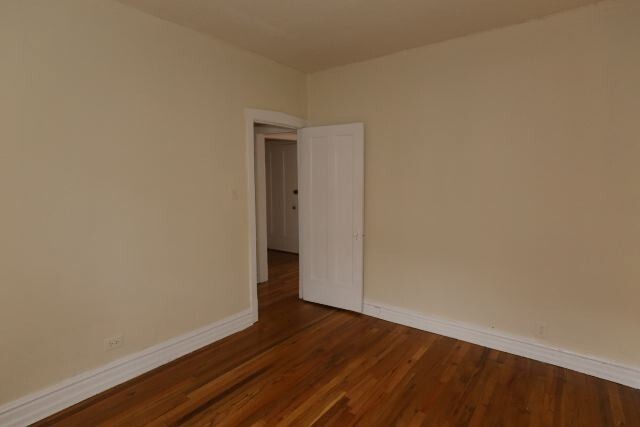 Building Photo - 629 W Cornelia Ave