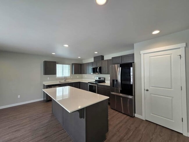 Building Photo - Amazing Brand New Home with 3 Bedrooms & 2...