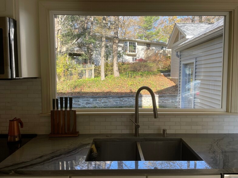 Building Photo - 206 Eastwood Ave