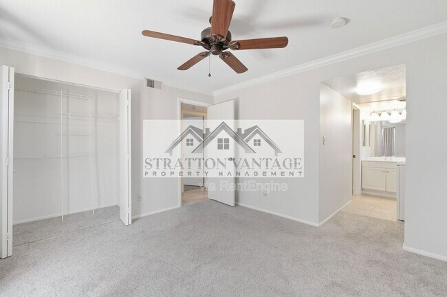 Building Photo - 4114 E Calle Redonda