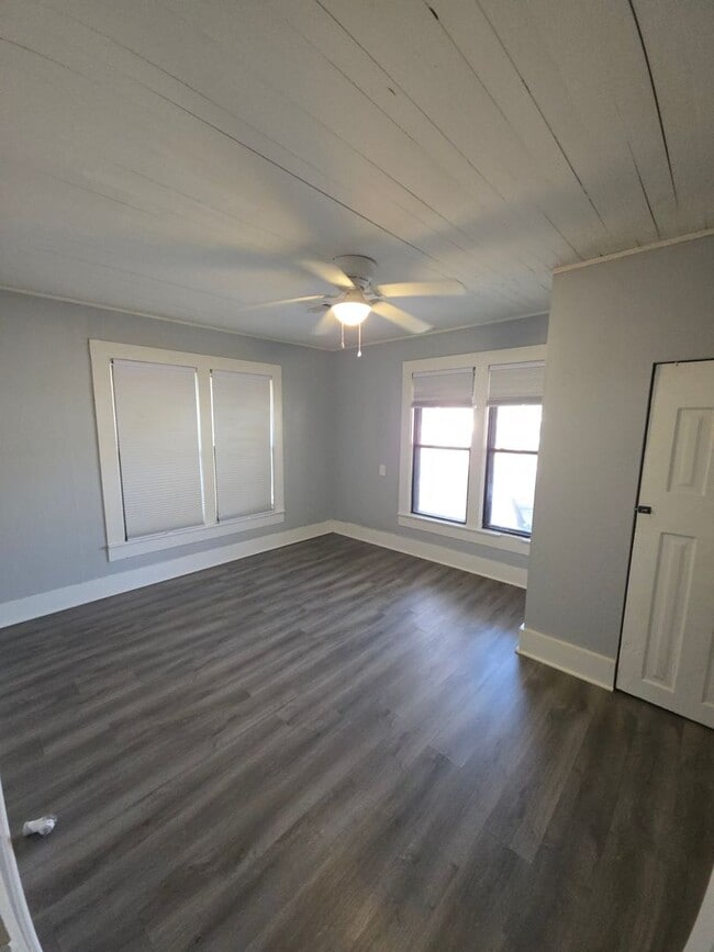 Building Photo - 418 E L St