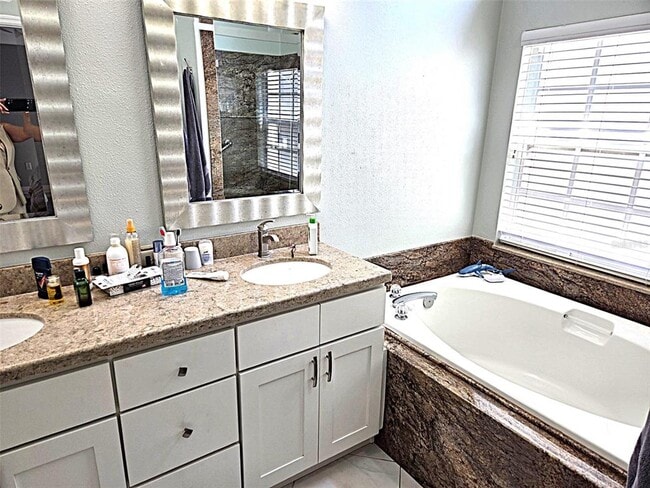 Building Photo - 2547 Estancia Blvd