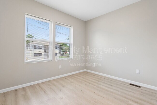 Building Photo - 1209 E Whittier St