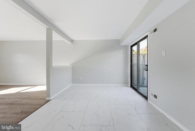 Building Photo - 111 Presidential Dr