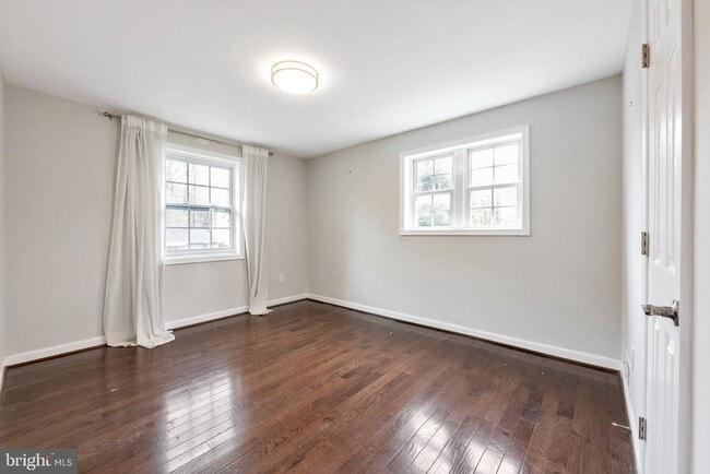 Building Photo - 3825 Larchwood Rd