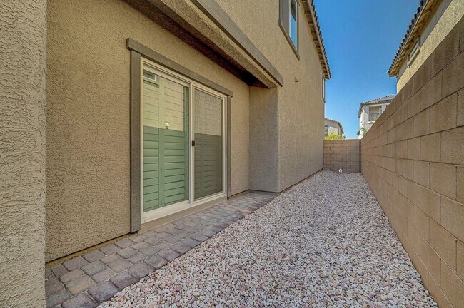 Building Photo - Stunning 3 Bedroom in Skye Canyon Master P...