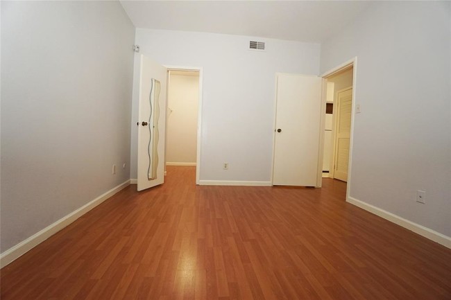 Building Photo - 6602 Harbor Town Dr