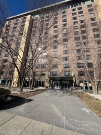 Building Photo - 600 E 8th St
