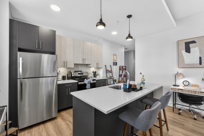 Building Photo - 1424 N Park Pl