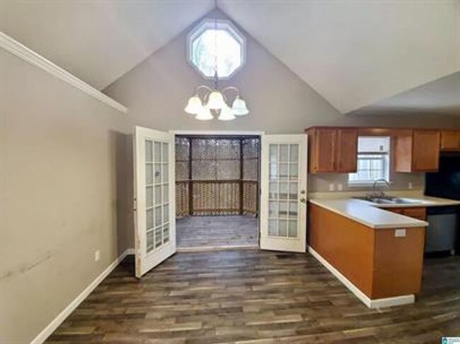 Building Photo - Cozy 3BR/2BA Home with Open Living Space