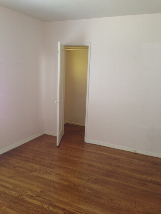 Building Photo - 615 N Coronado St