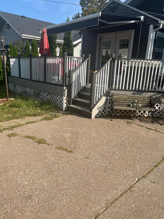 Building Photo - 2118 Elm St