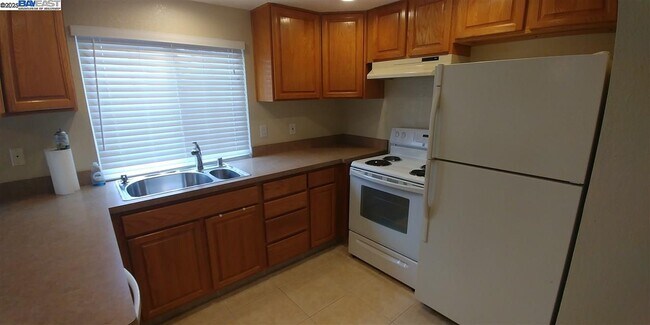 Building Photo - 2551 Twin Creeks Dr