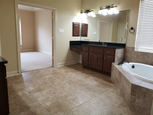 Building Photo - 5402 Valley Country Ln