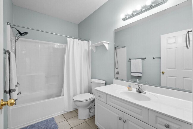 Building Photo - 601 N Hillside Dr