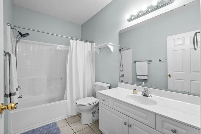 Building Photo - Spacious 3BR Condo in Gated Ocean Keyes