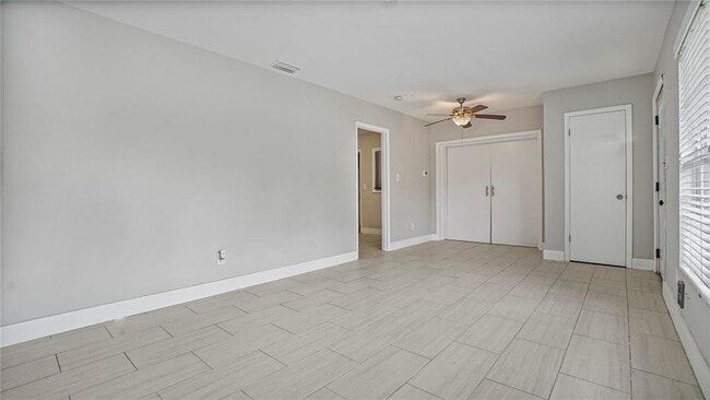 Building Photo - 2992 Chantilly Ave