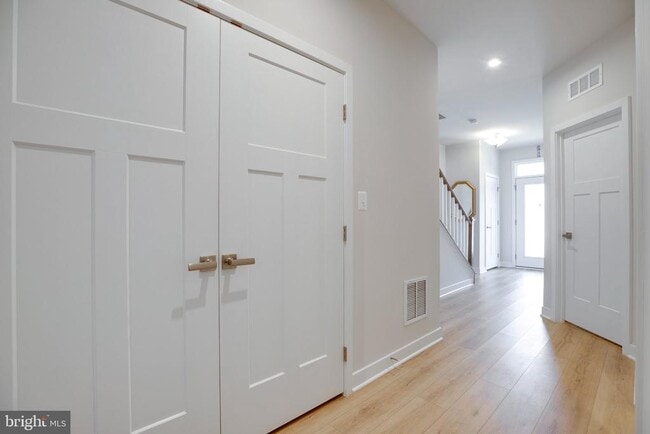 Building Photo - 4468 Sulford Ter