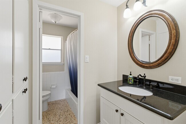 Building Photo - 2310 Droxford Dr