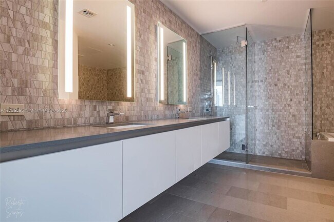 Building Photo - 88 SW 7th St