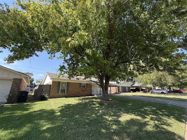 Building Photo - Beautiful 3 bedroom 2 bath home for lease ...