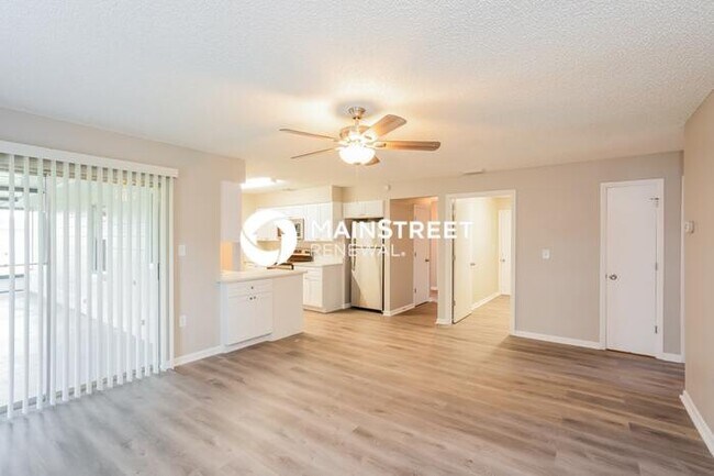 Building Photo - 3 Bedroom Pet-Friendly Home in LAKELAND, FL with Main Street Renewal