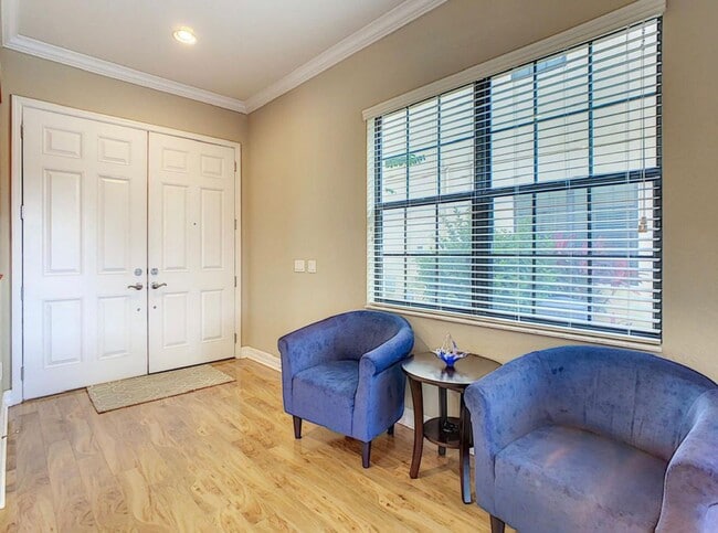 Building Photo - Luxury Living in Woodland Lakes Preserve: Fully-Furnished