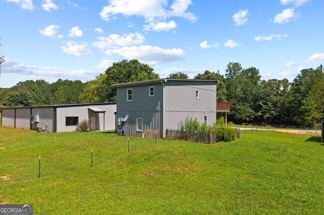Building Photo - 221 Columbus Dr