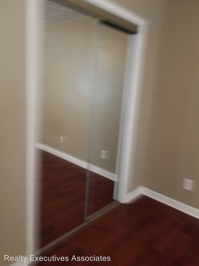 Building Photo - 801 Teaberry Ln