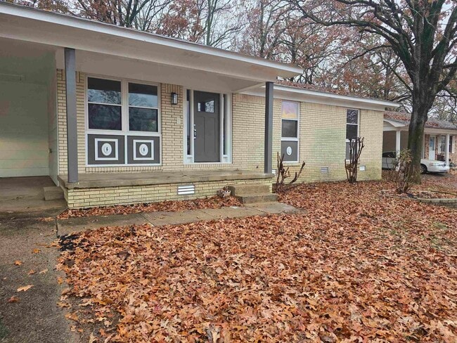 Building Photo - 109 S Longfield Ave