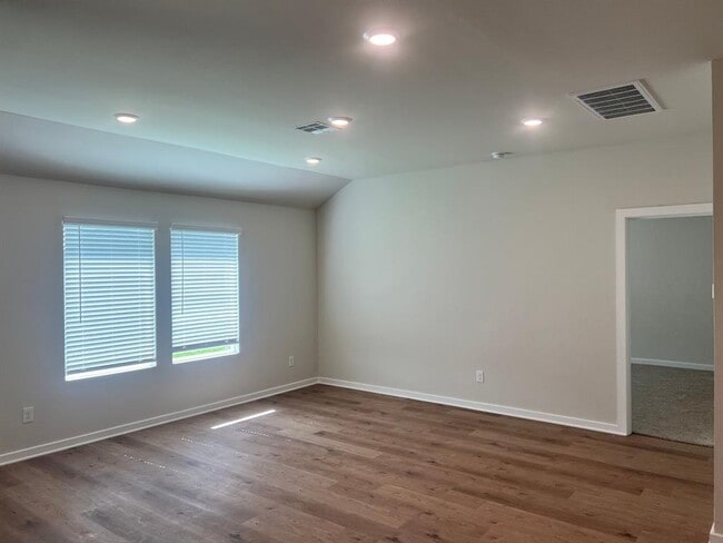 Building Photo - 2925 Firefly Dr