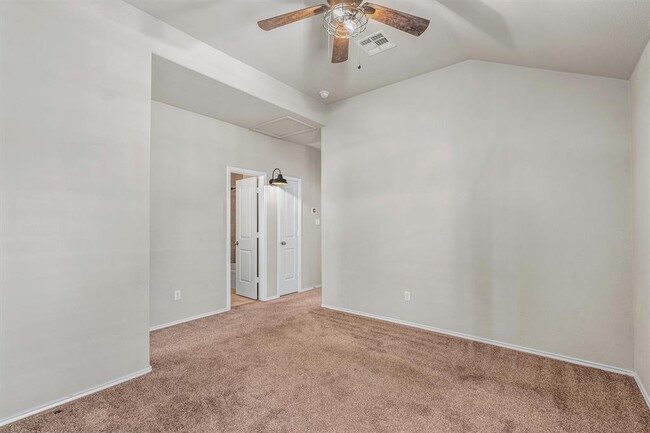 Building Photo - 220 Chickadee Ln