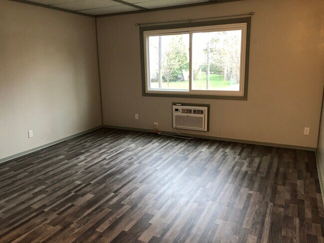 Building Photo - 1594 English St