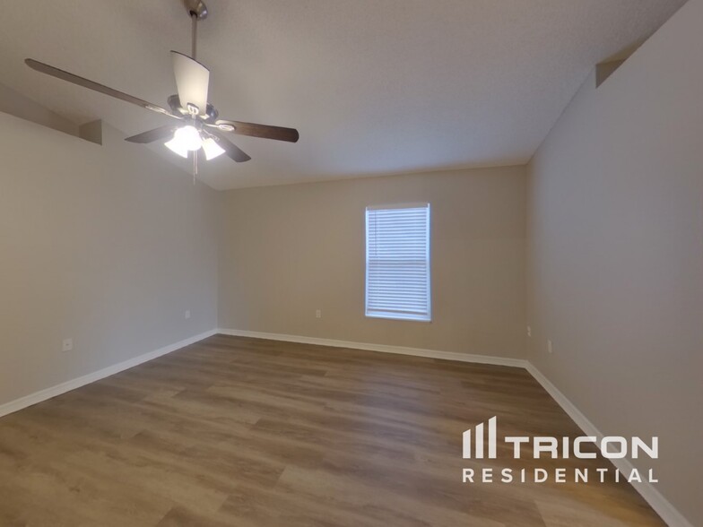 Building Photo - 1080 Amanda Kay Cir