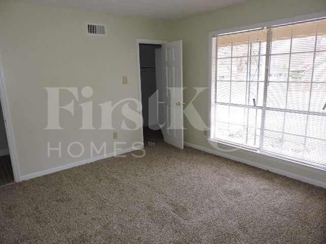 Building Photo - 3347 Bluemont Dr