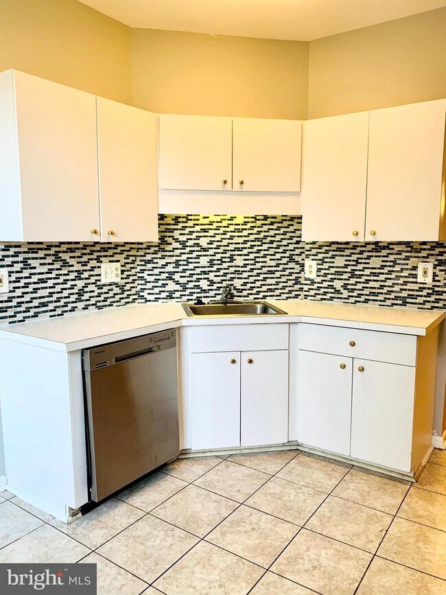 Building Photo - 18164 Royal Bonnet Cir