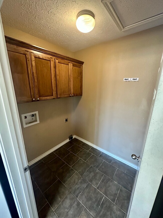 Building Photo - 4402 Sanderson Ln