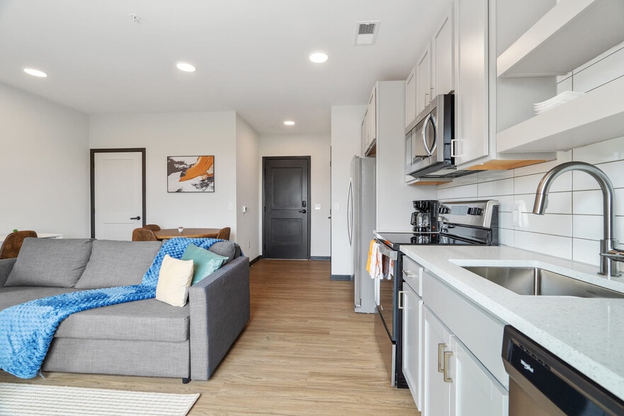 Building Photo - 423 E Michigan St