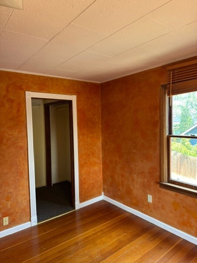 Building Photo - 415 E Hersey St