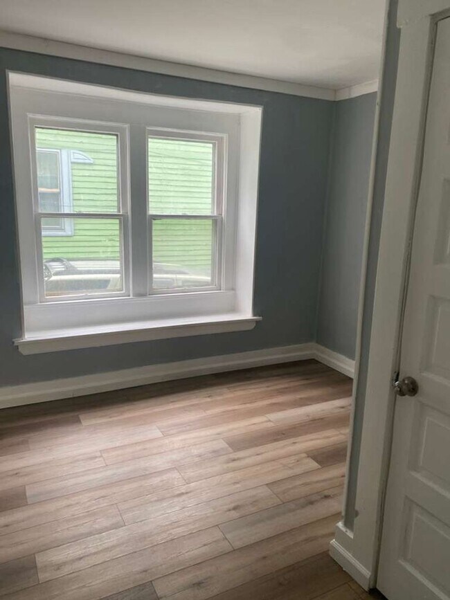 Building Photo - 3540 W 61st St