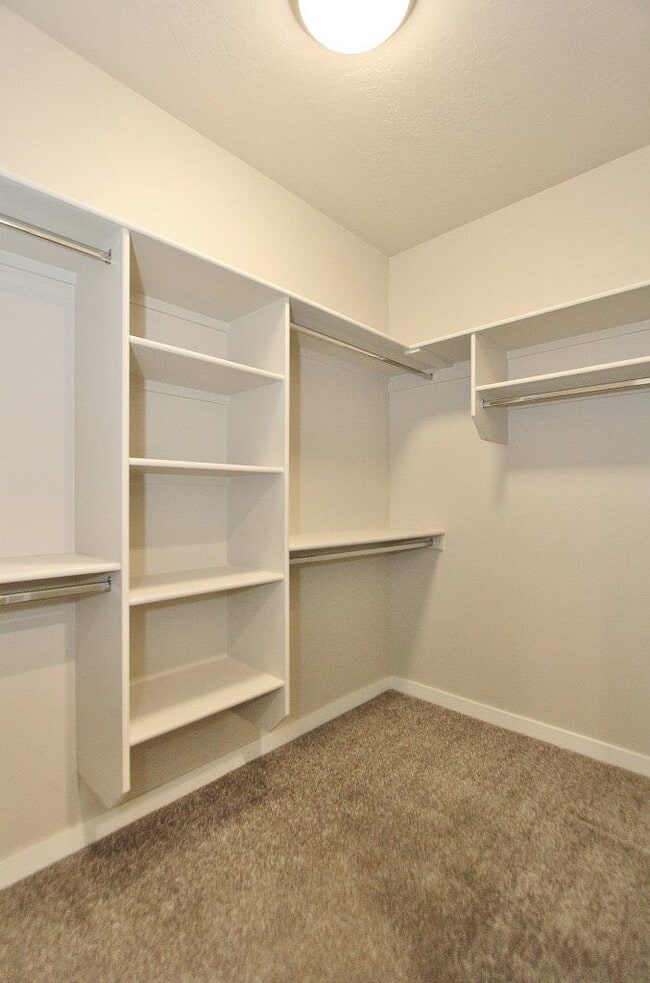 Building Photo - 2174 E Mendota Dr