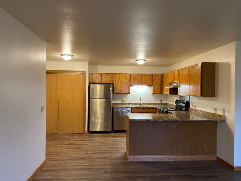 Gorgeous Kitchen with large Breakfast bar - 2039 S Main St